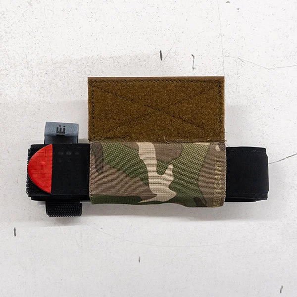 Tourniquet Holder W/CAT Tourniquet - Coyote